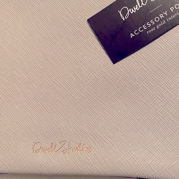 NWT! Dwell Studio Accessories Pouch Gray with Rose Gold Zipper and Trim - Picture 3 of 4